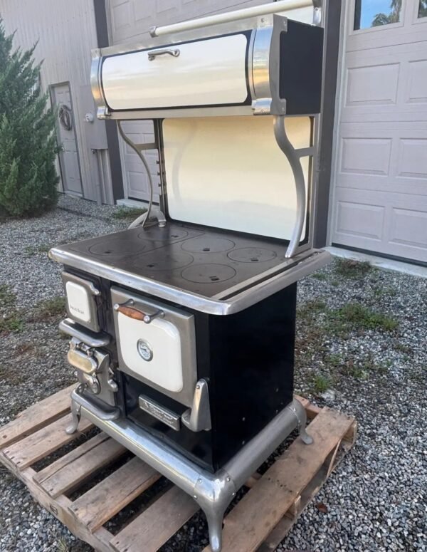 Heartland Sweetheart Wood Cook Stove – view 2