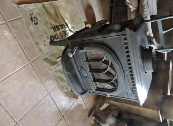 Jøtul No. 3 Wood Stove – Classic Norwegian Cast Iron Stove – view 3