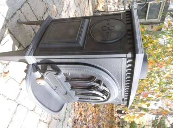Jøtul No. 3 Wood Stove – Classic Norwegian Cast Iron Stove – view 2