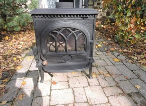 Jøtul No. 3 Wood Stove – Classic Norwegian Cast Iron Stove