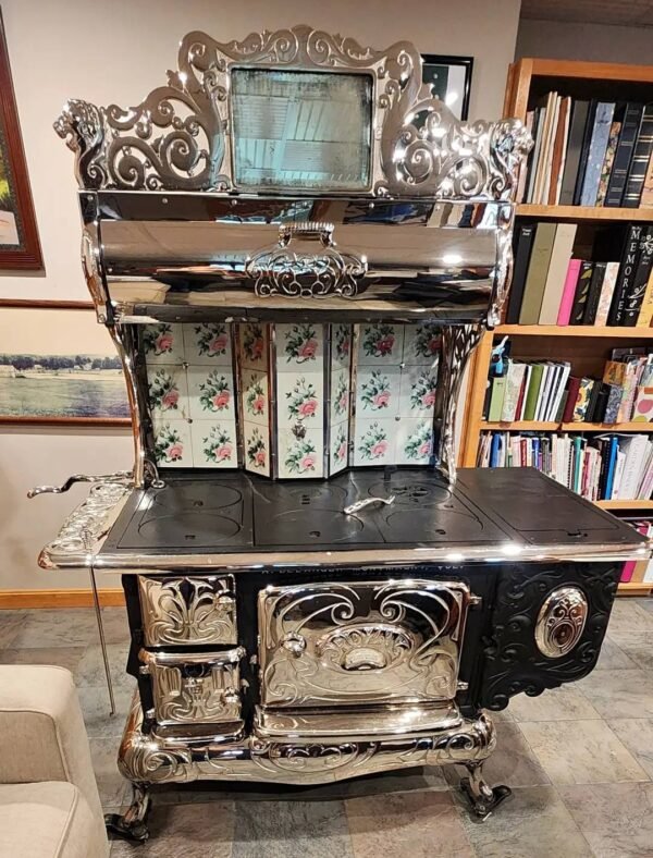 Antique 1915 Bélanger Royal Wood-Burning Cook Stove