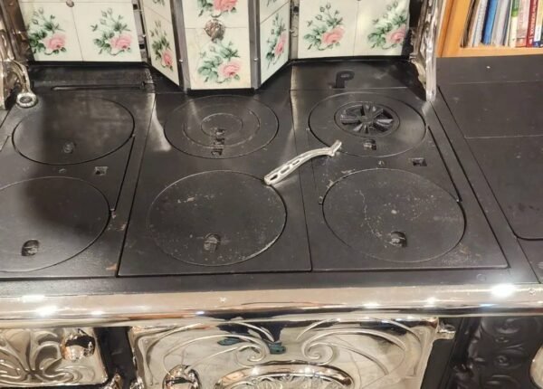 Antique 1915 Bélanger Royal Wood-Burning Cook Stove – view 6