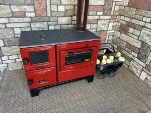 blackseametalworks_1753638969_3686113300558485845_52814350176 Enamel Cast Iron Wood-Burning Stove with Integrated Oven – view 3